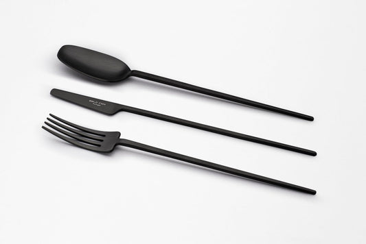TWO Black Brushed – A Fusion of Minimalism and Subtle Power