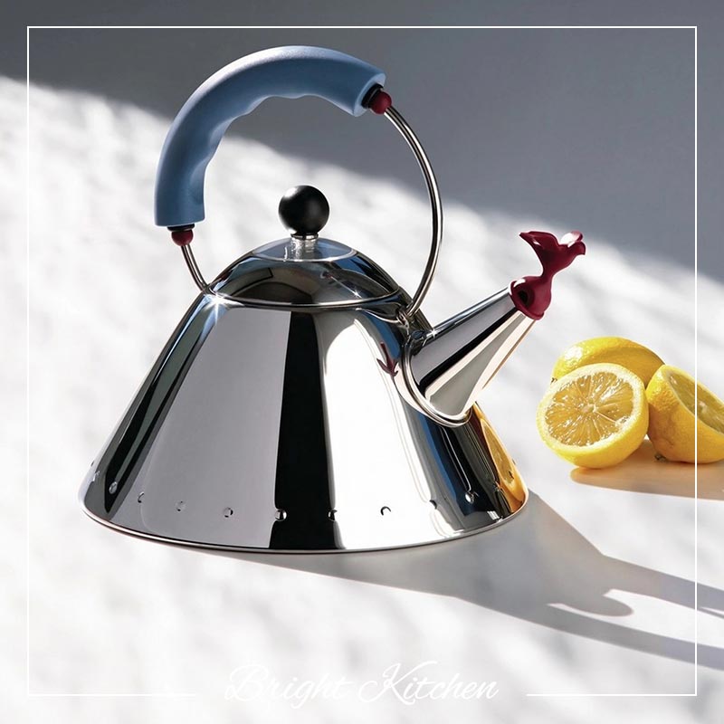 https://www.bright-kitchen.com/cdn/shop/products/electric-kettle-mg32-michael-graves-ambiance.jpg?v=1678981401&width=1445